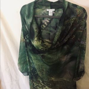 ✨Beautiful green dressy cowl neck blouse💐